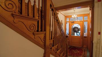 Comfort Double or Twin Room, Courtyard View | Interior