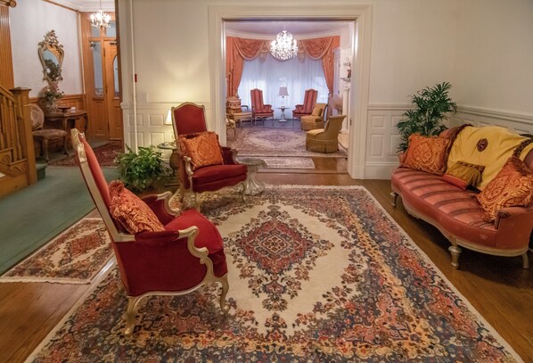 Comfort Double or Twin Room, Courtyard View | Interior