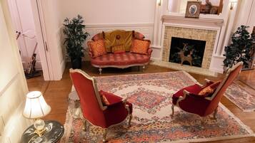 Comfort-værelse med dobbeltseng eller 2 enkeltsenge - udsigt til gårdsplads | Interiør