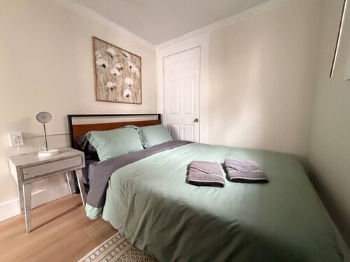 Tiny, Budget Friendly 1 Bedroom Central CT