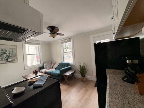 Tiny, Budget Friendly 1 Bedroom Central CT