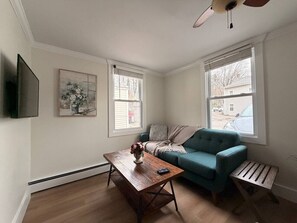 TV - Tiny, Budget Friendly 1 Bedroom Central CT (Southington)