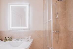 A bathroom with a large mirror, a sink, and a shower. - Deluxe Junior Suite with Terrace & Balcony in Sorrento Center (Sorrento)
