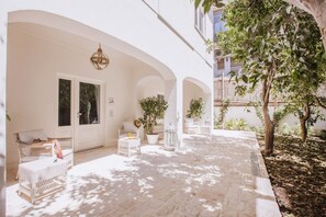 Terrace/patio - Deluxe Junior Suite with Terrace & Balcony in Sorrento Center (Sorrento)