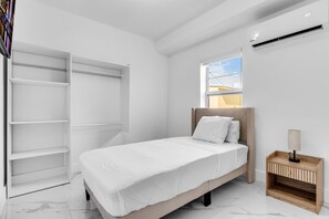 Room - Modern 2-bedroom/1 bath apartment with full kitchen, Tavernier/Key Largo (Tavernier)