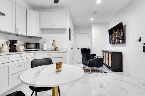 Modern 2-bedroom/1 bath apartment with full kitchen, Tavernier/Key Largo
