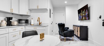 Modern 2-bedroom/1 bath apartment with full kitchen, Tavernier/Key Largo