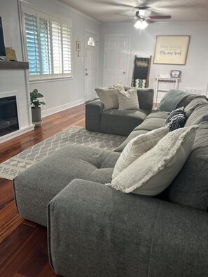 Living area - Lovely 4-Bedroom, Close to everything including Augusta Nationals (Martinez)