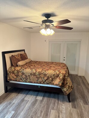 Room - 3-bedroom house in pleasant Ellenton with public boat ramp (Ellenton)