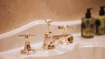 Badezimmerausstattung