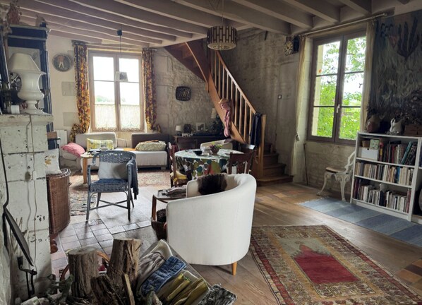 Living area - Bed and breakfast in a charming house with a wash-house. (Prinçay)