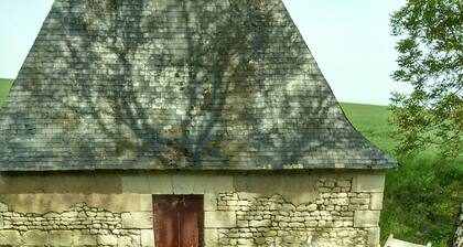 Chambre d'hĂŽte dans maison de charme et son lavoir.