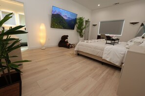 3 habitaciones, tabla de planchar con plancha, wifi y ropa de cama 