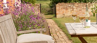 River House -  a historic holiday cottage that sleeps 8 guests  in 4 bedrooms