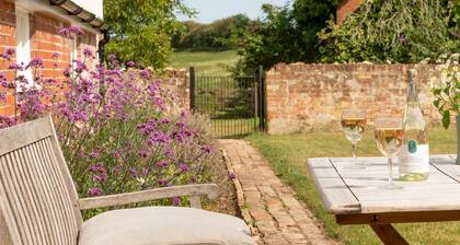 River House - a historic holiday cottage that sleeps 8 guests in 4 bedrooms
