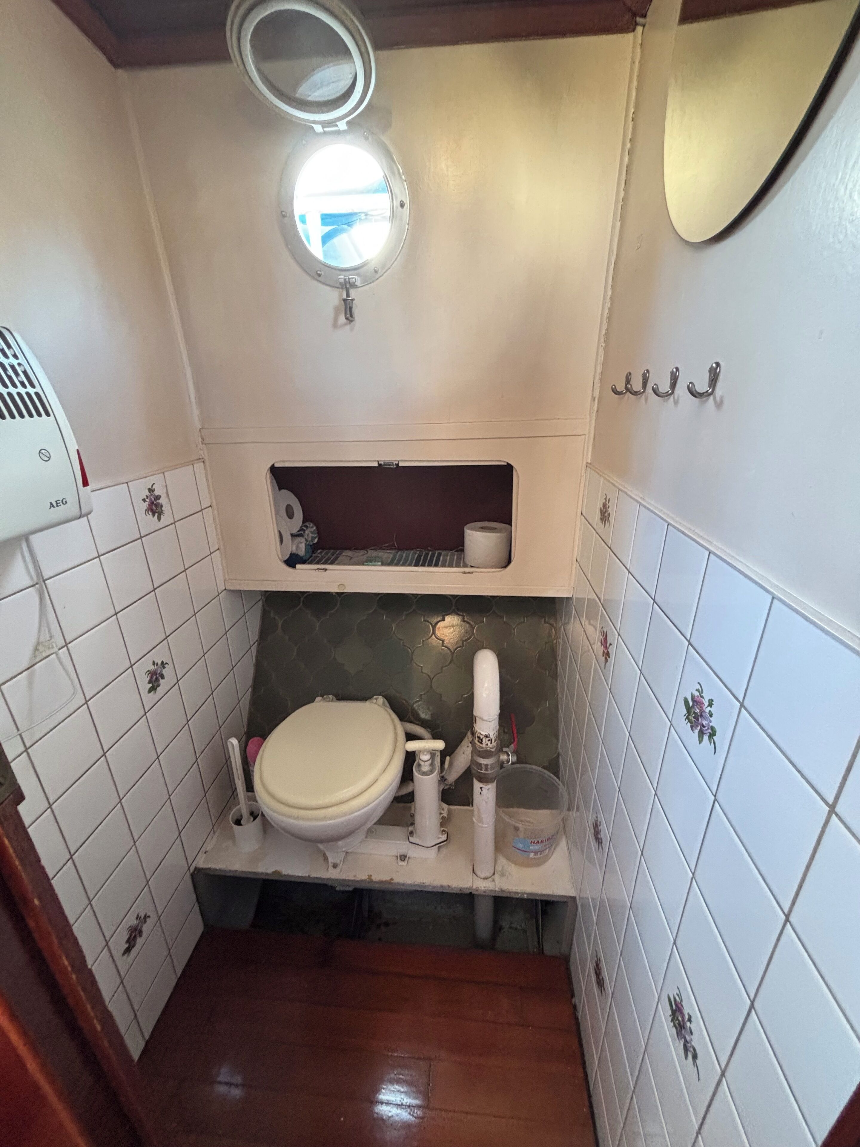 Handtücher, Seife, Toilettenpapier