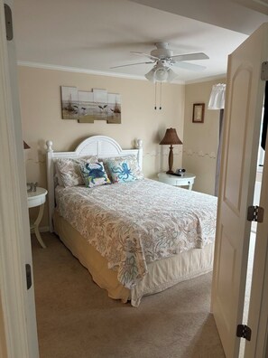 2 bedrooms, iron/ironing board, WiFi, bed sheets - Home away from home! 2-bedroom cozy condo in Ocean City with AC and fitness room (Ocean City)