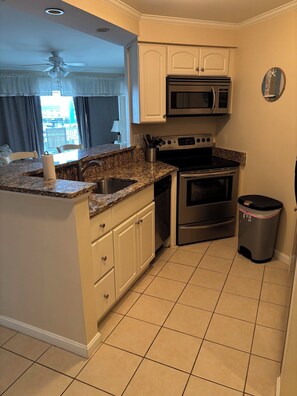 Paper towels - Home away from home! 2-bedroom cozy condo in Ocean City with AC and fitness room (Ocean City)