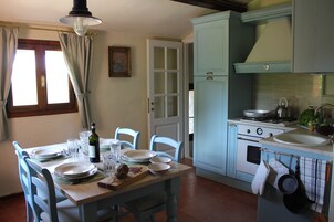 Appartamento familiare, 2 camere da letto, non fumatori, vista collina | Ristoranti