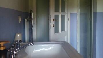 Appartement, non-fumeurs, vue colline | Salle de bain