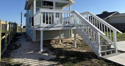 Cozy Copano Escape tiny home on a Rockport canal!