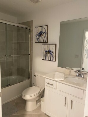 Shower, hair dryer, towels, soap - Golf upscale resort! Pools, tennis, gym, tiki bar +. 2/2 Wellen Park Venice, Fl (Venice)
