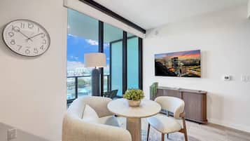 Luxury Condo, 1 Bedroom, Ocean View | Living area