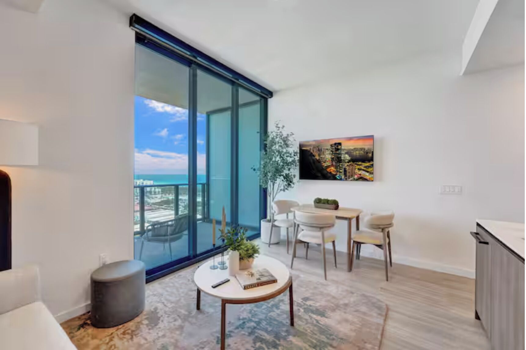 Exclusive Condo, 1 King Bed with Sofa bed, Ocean View | Living area