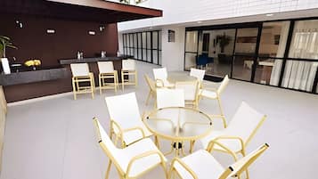 Apartment | Outdoor dining