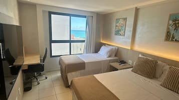 Apartament | Caixa forta a l'habitació i espai de treball apte per a portàtils