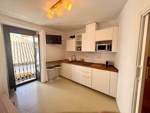 Private kitchen - Estudio 2 by MezquitaSuites (Córdoba)