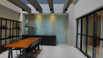 Basic Apartment | Dining