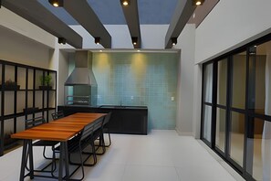 Basic Apartment | Dining