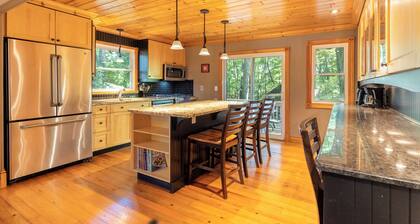 Chalet style Spacious 4BR/3BA, steps from the beach
Multi-family, pet friendly