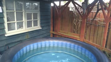 Tina de hidromasaje al aire libre