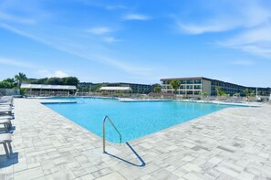 Pool - Fresh On The Market Fully Renovated, Ocean Views, Top Floor, Direct Beach Access (Hilton Head Island)