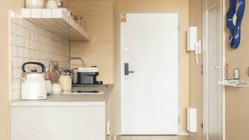 Premium Studio Suite, Balcony, Courtyard View | Interior