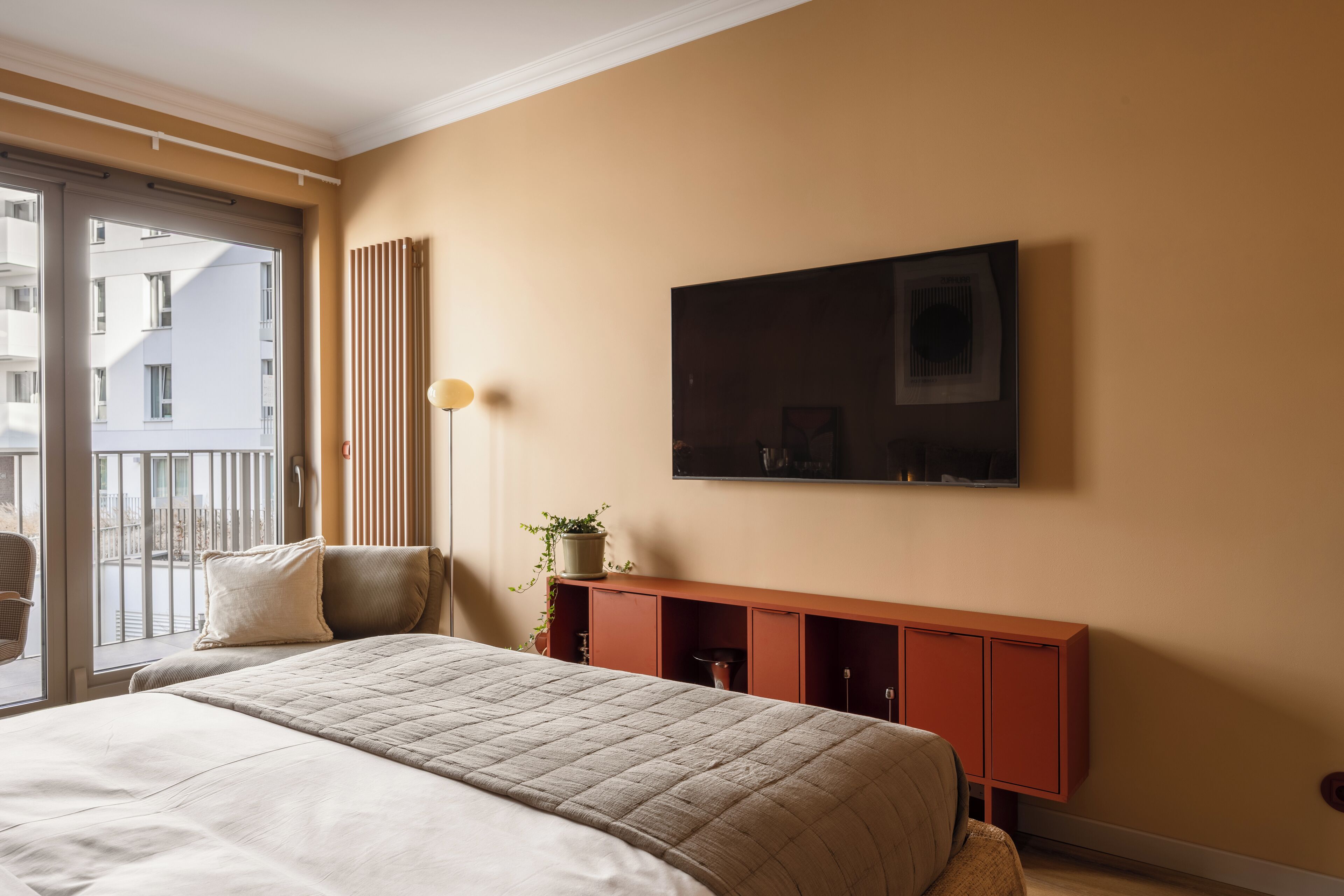 Premium Studio Suite, Balcony, Courtyard View | Iron/ironing board, free WiFi