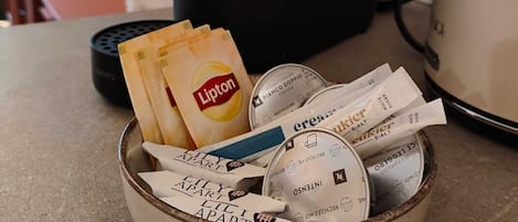 プレミアム スタジオスイート バルコニー コートヤードビュー | コーヒー / コーヒーメーカー
