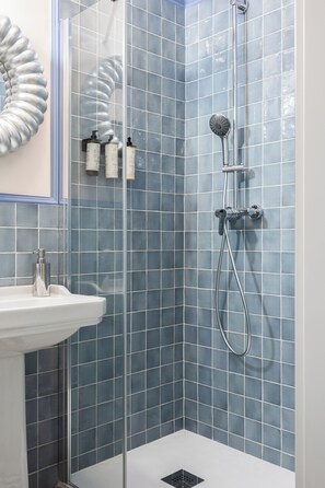Premium Studio Suite, Balcony, Courtyard View | Bathroom - LILY APART Żurawie Premium stay (Gdańsk)