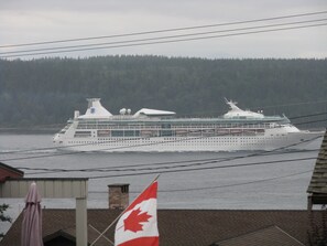 Miscellaneous - Discovery Passage Ocean views from your room (Campbell River)