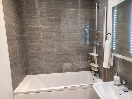 Luxury 2Bedrooms  Apt Free Parking Rugby Railway Station