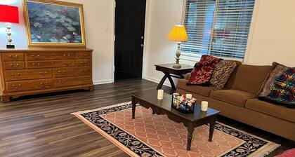 3 Queen + 1 twin bed/2 Full baths Luxury Apartment