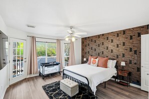 4 bedrooms, iron/ironing board, WiFi, bed sheets - Private Pool & Patio & Poker & Kids Play Room (San Antonio)