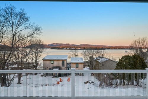 Bird's-Eye Harbor Views: On the Quiet Side - Deck