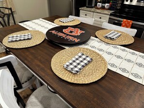 Dining - Auburn U Campus condo! Near campus. Perfect for gamedays and family visits! (Auburn)