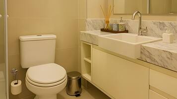 Basic Apartment | Bathroom