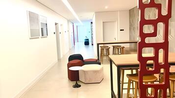 Basic Apartment | Dining