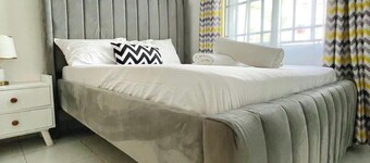 Greg black apartment - WITH AC/NETFLIX,HOTSHOWER