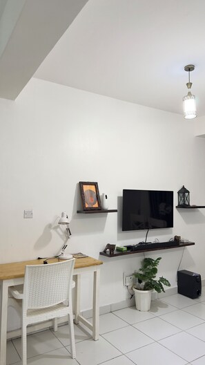 Interior - Greg black apartment - WITH AC/NETFLIX,HOTSHOWER (Mombasa)